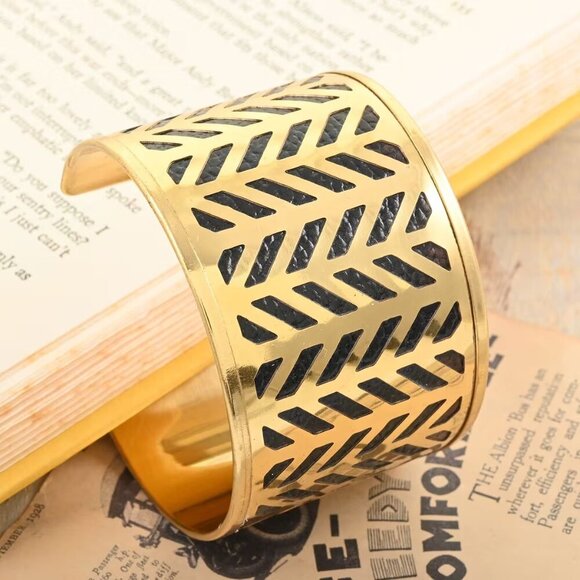 Jewelry - Cuff Bracelet in Goldtone with Black Etching Style Design